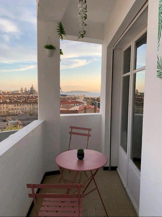 Sublime 2 Pieces Vue Incroyable Mer Et Tout Les Monuments De Marseille Luaran gambar