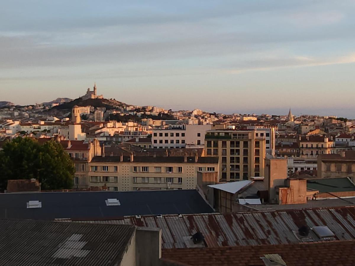 Sublime 2 Pieces Vue Incroyable Mer Et Tout Les Monuments De Marseille Luaran gambar
